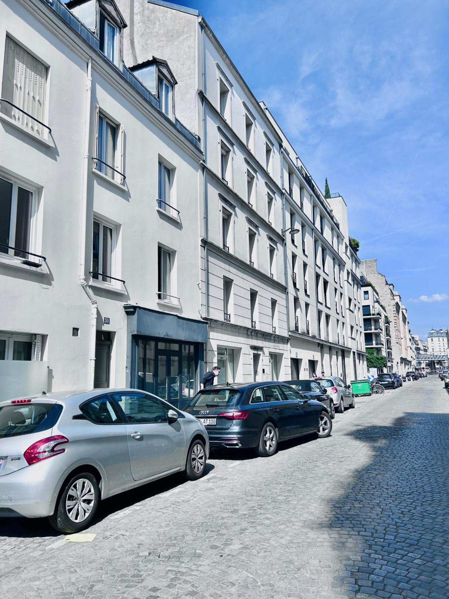 Appartement Studette Pour Etudiante, Proche De La Tour Eiffel Paris
