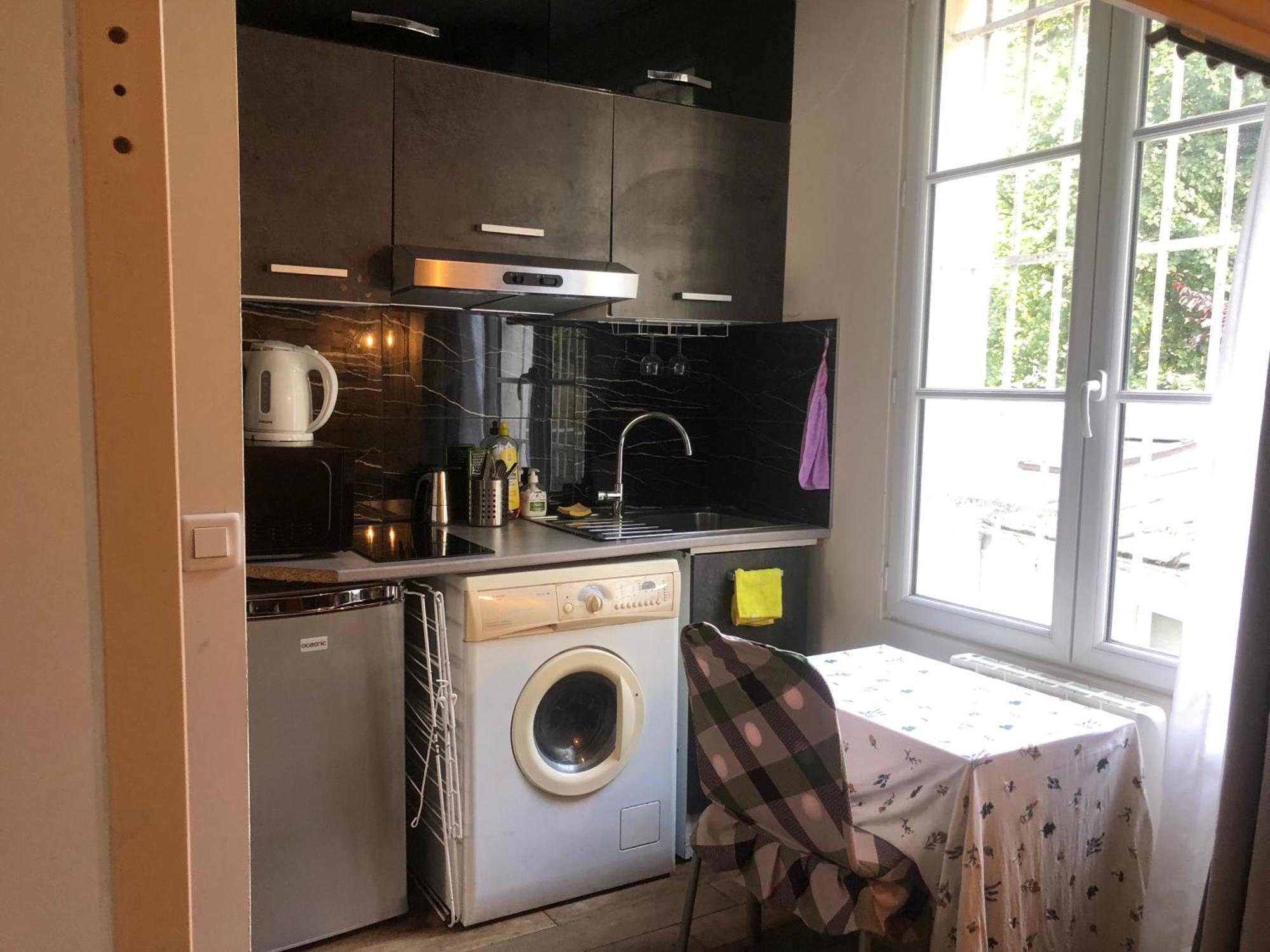 Appartement Studette Pour Etudiante, Proche De La Tour Eiffel Paris