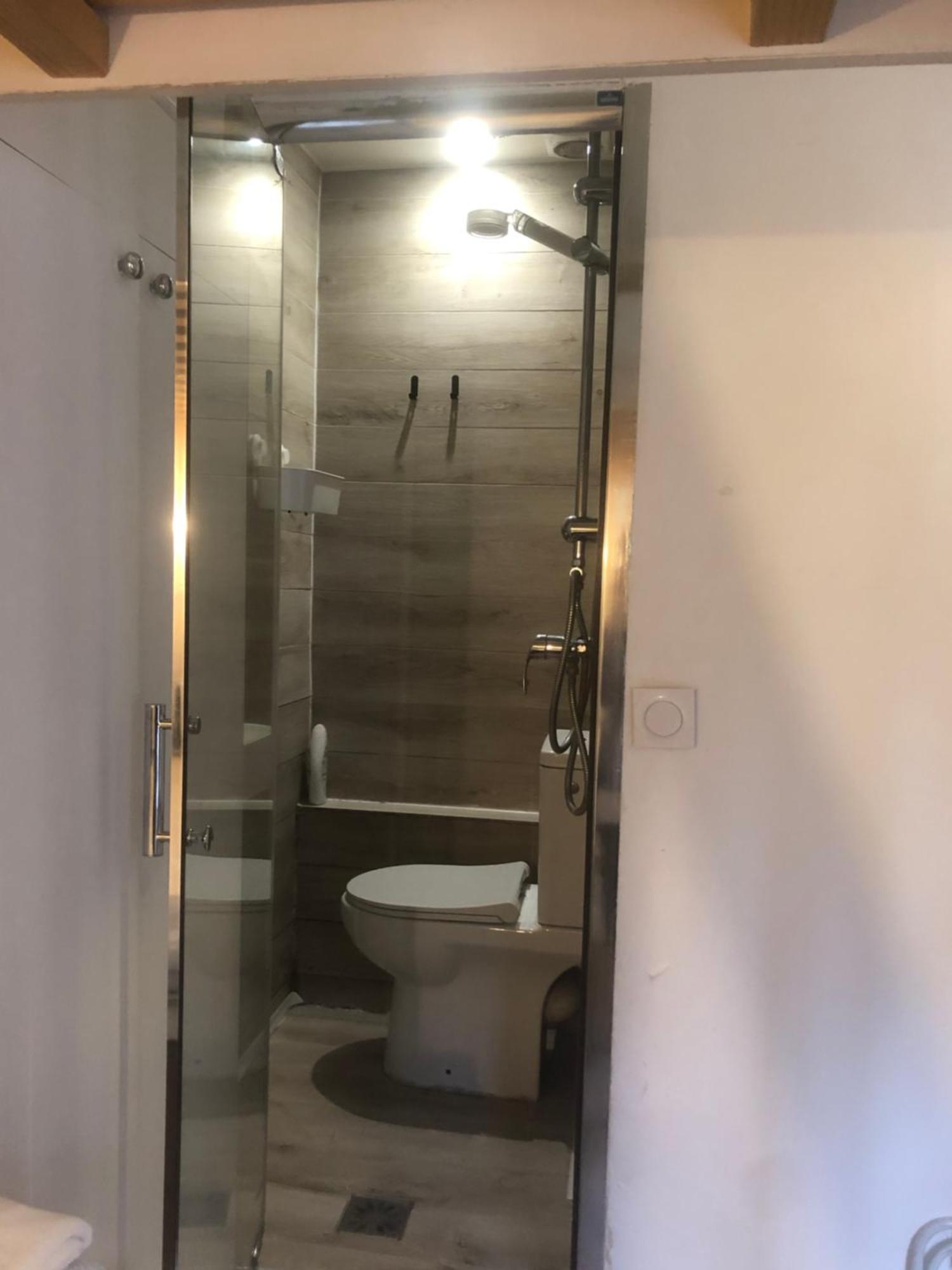 Appartement Studette Pour Etudiante, Proche De La Tour Eiffel Paris