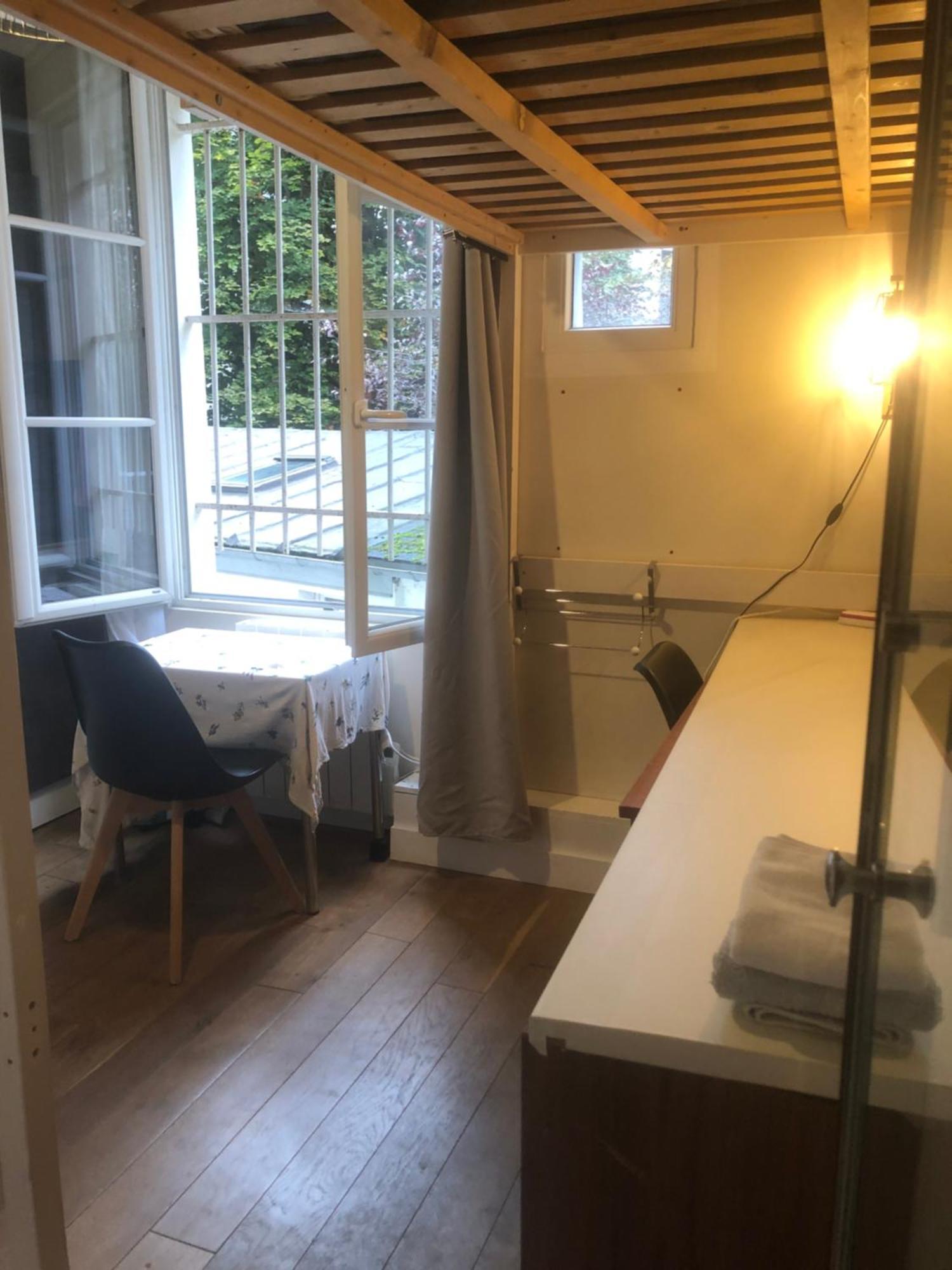 Appartement Studette Pour Etudiante, Proche De La Tour Eiffel Paris